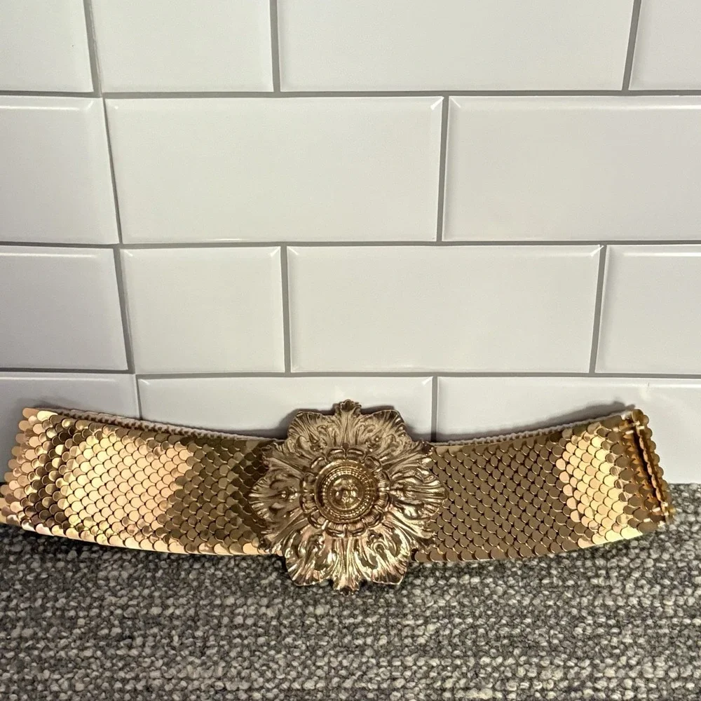 Women Belt Elastic‎ Textured Large Golden Color Clasp Wide VTG Castle H18